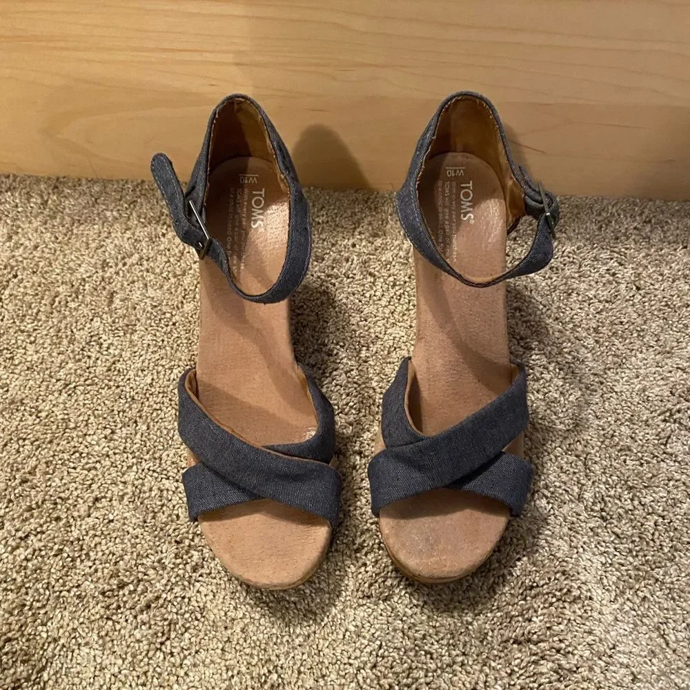 Tom’s Sienna Chambray Denim Cork Wedge Size 10